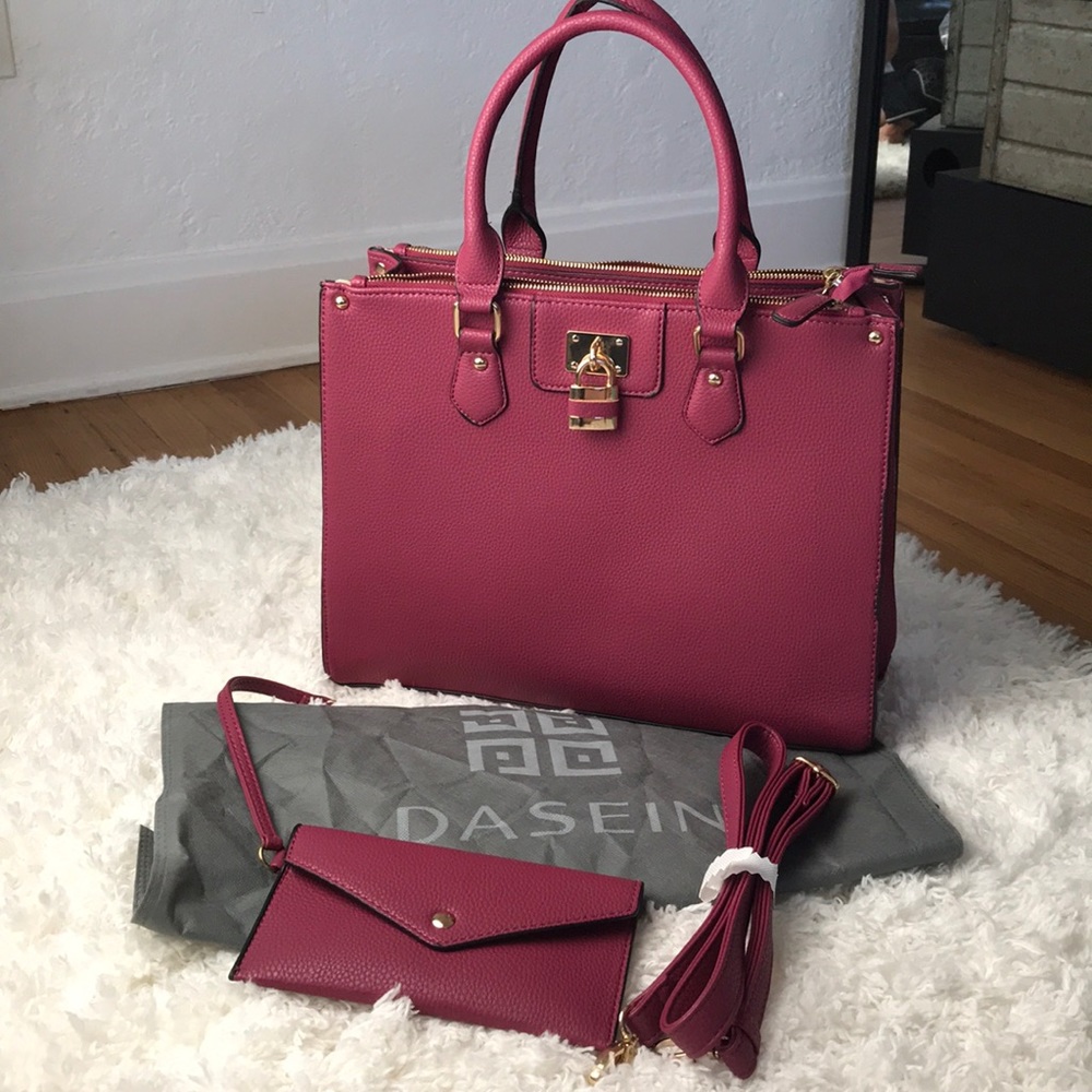 NWOT Dasein Padlock Deco Satchel Matching Wristlet